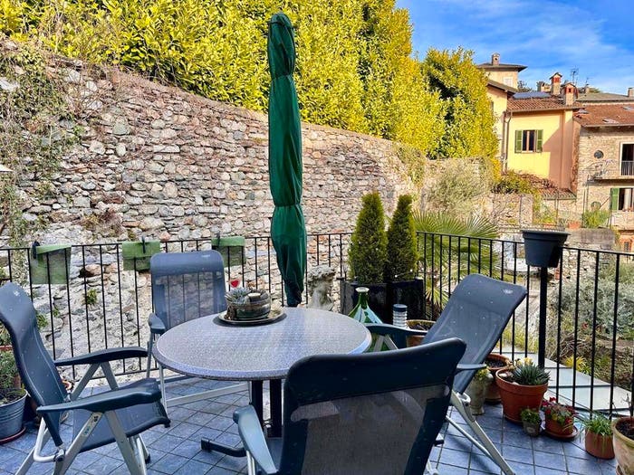 Appartamento trilocale in vendita in Via Sale, Gravedona, Gravedona ed Uniti