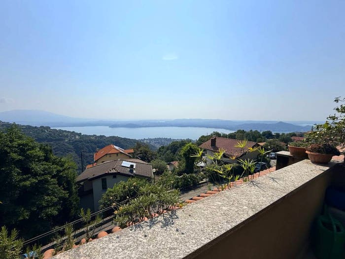 Appartamento trilocale in vendita in Via Alto Vergante, Centro, Massino Visconti