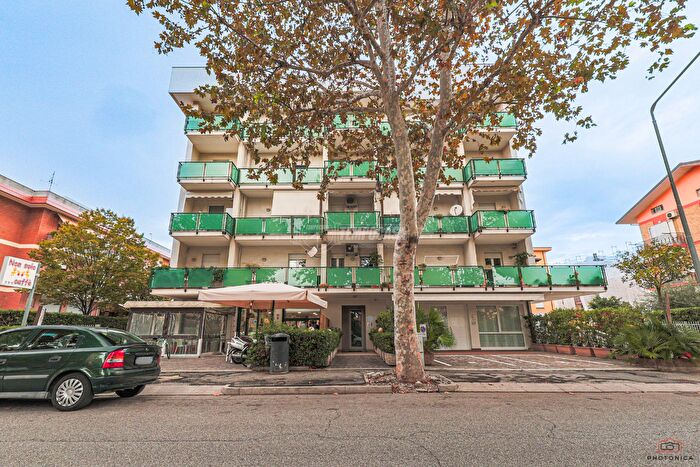 Appartamento trilocale in vendita in Viale Siracusa, Rimini