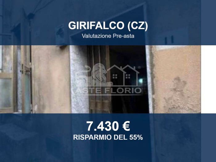 Casa trilocale in vendita in Via Fratelli Bandiera, Centro, Girifalco
