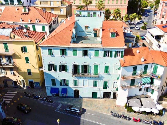 Appartamento trilocale in vendita in Piazza Nino Bixio, Oneglia, Imperia
