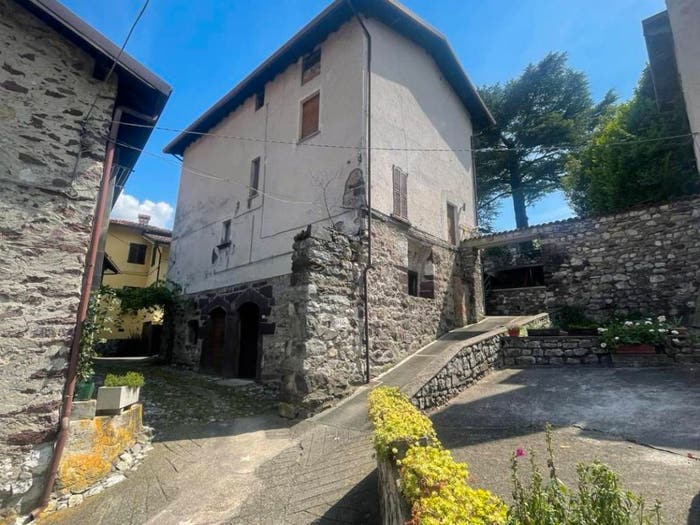 Casa con 6 locali in vendita in Vicolo della Foresta, Centro, Darfo Boario Terme