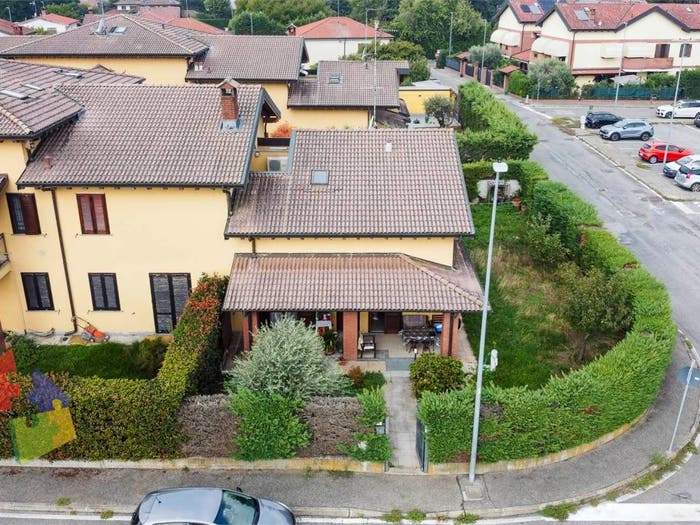 Casa quadrilocale in vendita in Via dei Mulini, Besate