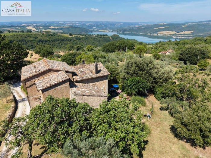 Casa con 6 locali in vendita in Vocabolo Menicaglie, Baschi