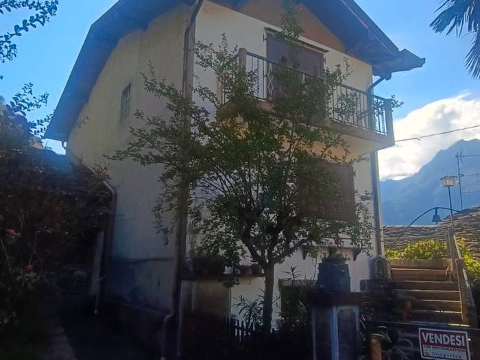 Casa quadrilocale in vendita in Frazione Genestredo, Vogogna