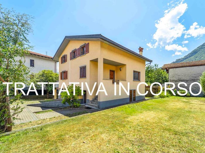 Casa con 5 locali in vendita in Via Statale, Dongo
