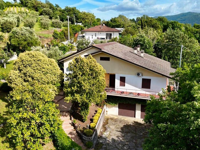 Casa con 6 locali in vendita in Via Colle Campanaro, Ceccano