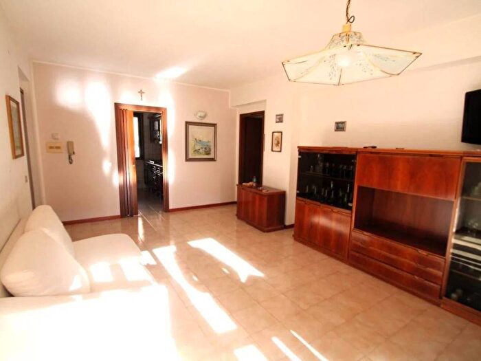 Appartamento con 5 locali in vendita in Via Giacomo E Sergio Russi, Passo Varano, Ancona