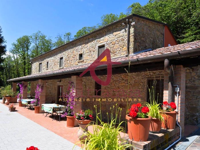 Casa con 6 locali in vendita in Centro, Pescia