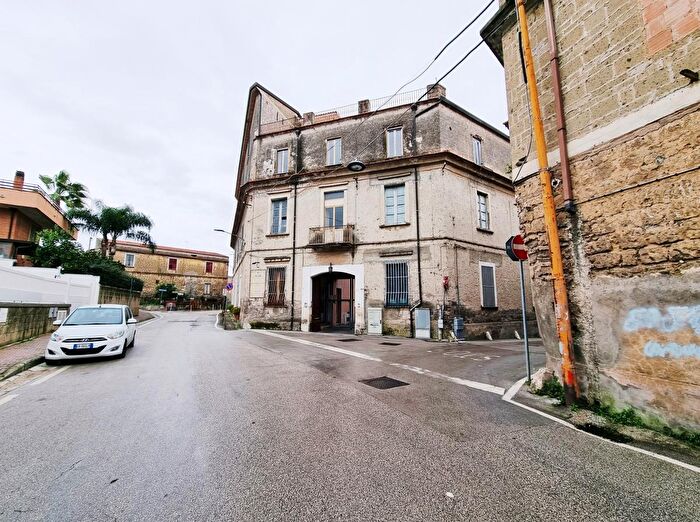 Appartamento con 5 locali in vendita in Via Quercione, Caserta