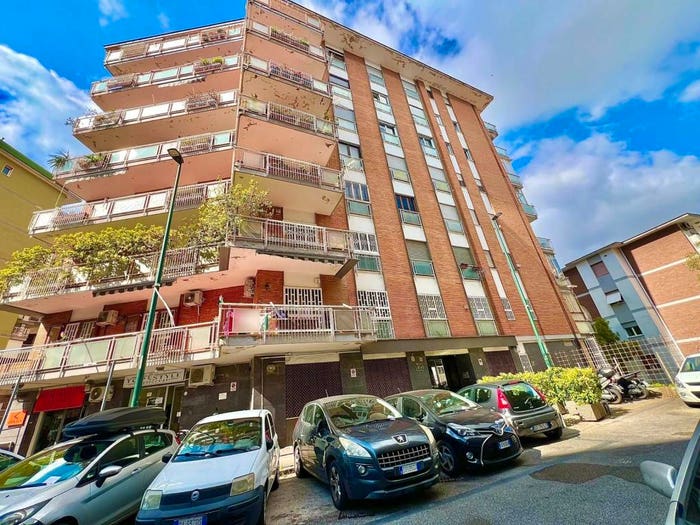Appartamento con 5 locali in vendita in Via Guido De Ruggiero, Pigna Omodeo, Napoli