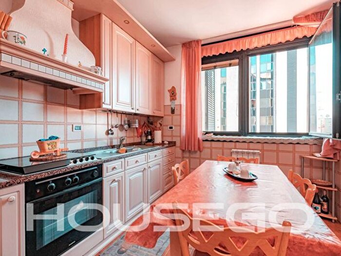Appartamento quadrilocale in vendita in Largo Folconi, Savona