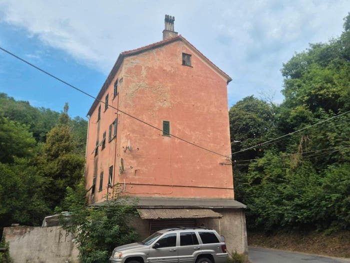 Appartamento trilocale in vendita in Via Geminiano, Bolzaneto, Genova