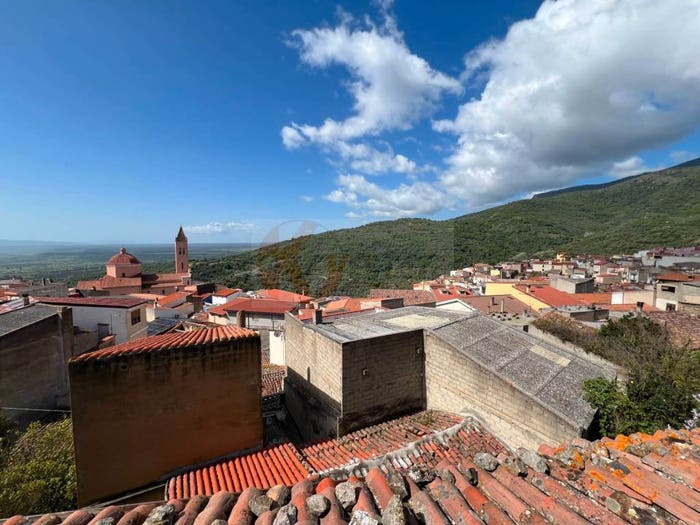 Casa con 6 locali in vendita in Via Victor Hugo, Centro, Bolotana