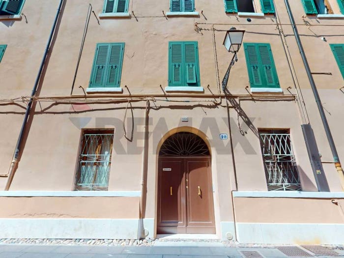 Appartamento quadrilocale in vendita in Via Del Carbone, Centro Storico, Ferrara