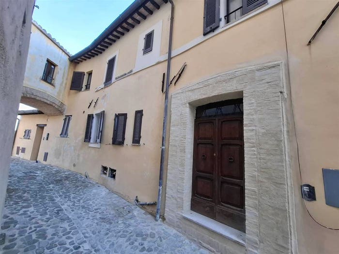 Appartamento trilocale in vendita in Via Amedeo, Centro, Nocera Umbra