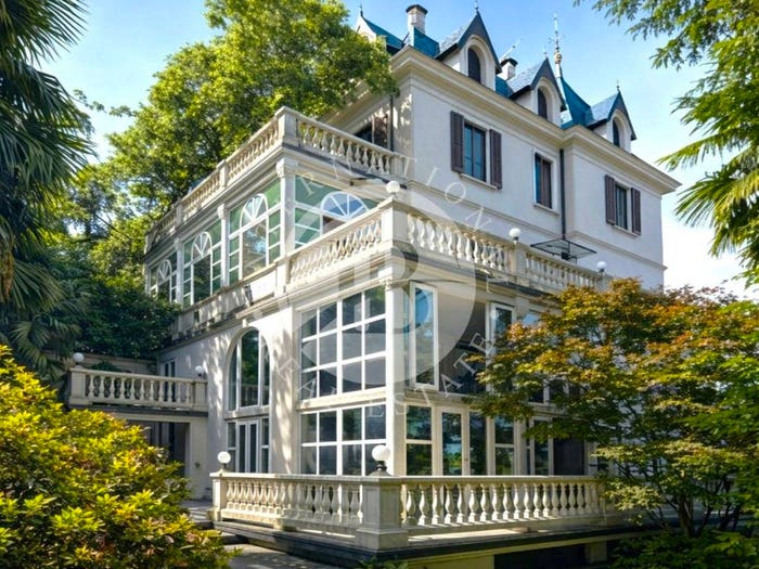 Casa con 6 locali in vendita in Luino