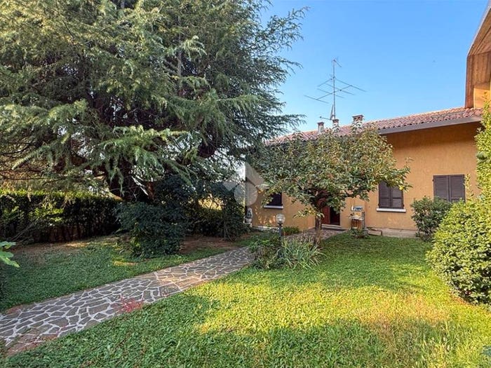 Casa con 6 locali in vendita in Via Antonio Gramsci, Centro, Cellatica