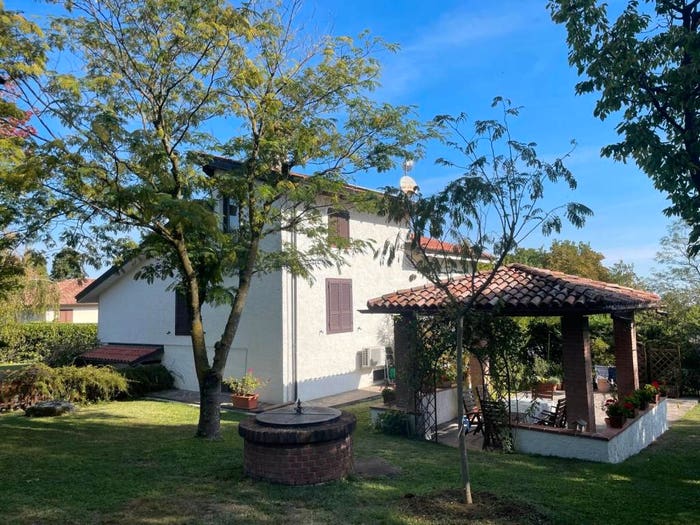 Casa quadrilocale in vendita in Via Genova, Centro, Rivergaro