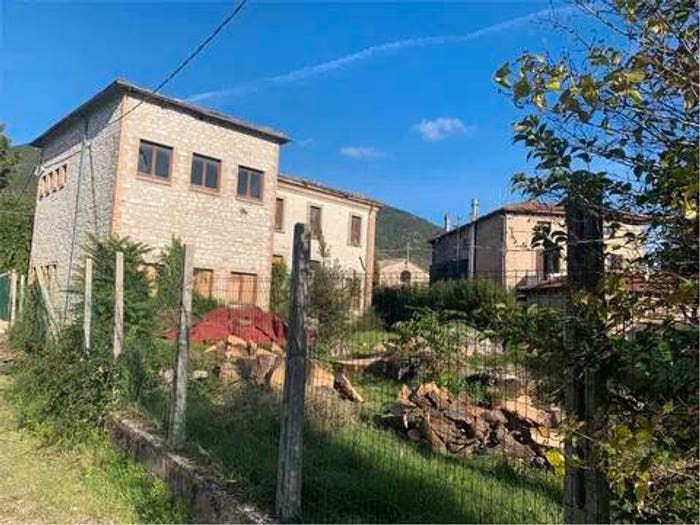 Casa con 6 locali in vendita in Gubbio