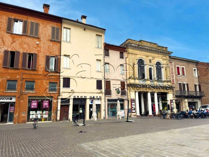Casa con 6 locali in vendita in Piazza Trento Trieste, Centro Storico, Ferrara