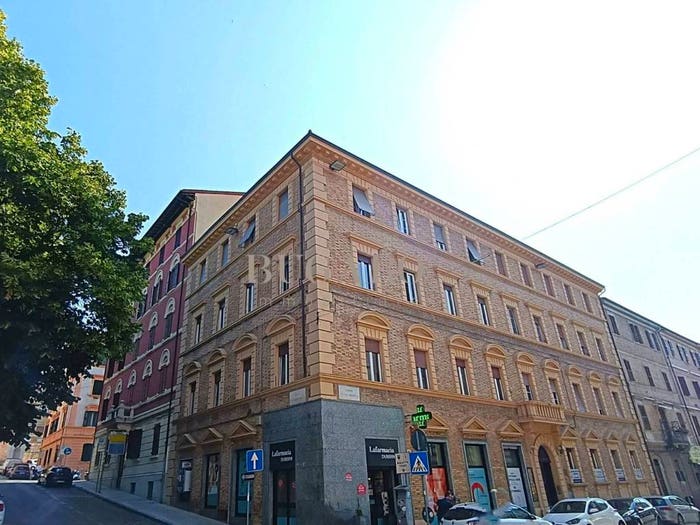 Appartamento con 6 locali in vendita in Adriatico, Ancona