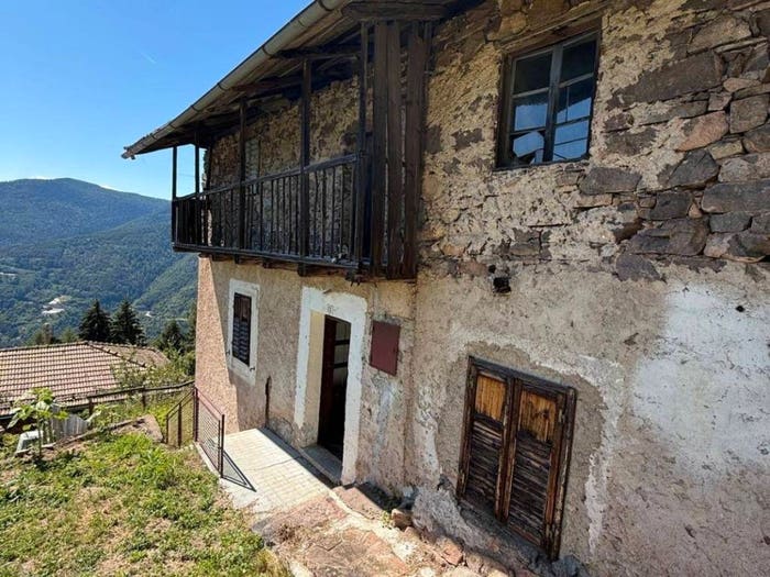 Casa con 6 locali in vendita in Sover