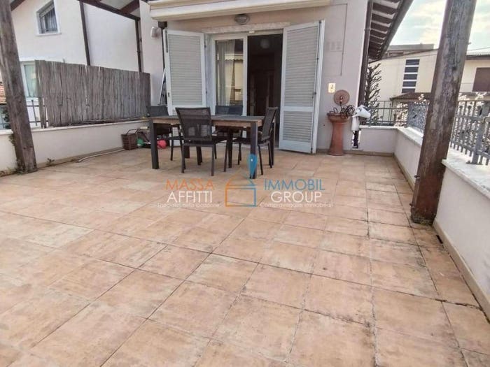 Casa con 6 locali in vendita in Via Benedetto Croce, Centro, Massa