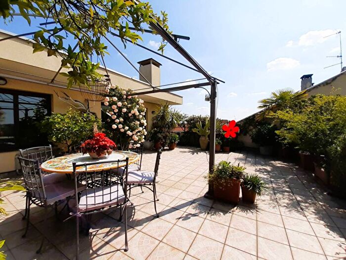 Casa con 5 locali in vendita in Viale Pietro Toselli, Piscina, Legnano