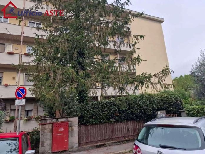 Appartamento quadrilocale in vendita in Via LUIGI FEDERICO MENABREA, Rovezzano, Firenze