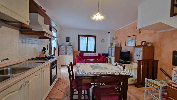 Casa con 6 locali in vendita in Pievepelago
