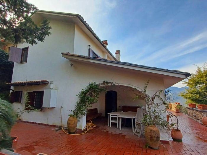 Casa con 6 locali in vendita in Via Santa Lucia, Giuliano di Roma