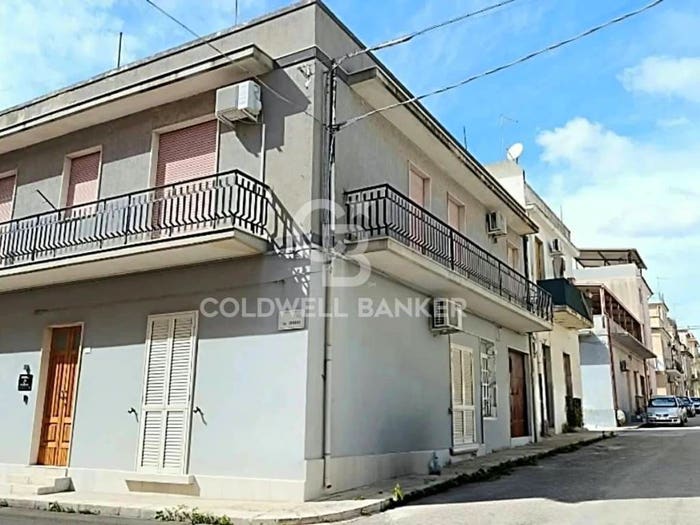 Appartamento con 6 locali in vendita in Via M D'Azeglio, Rosolini