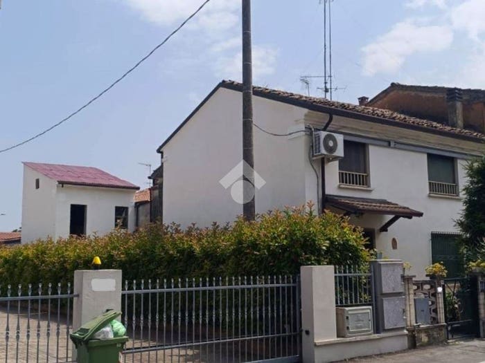 Casa trilocale in vendita in Via Roma, Centro, San Giacomo delle Segnate