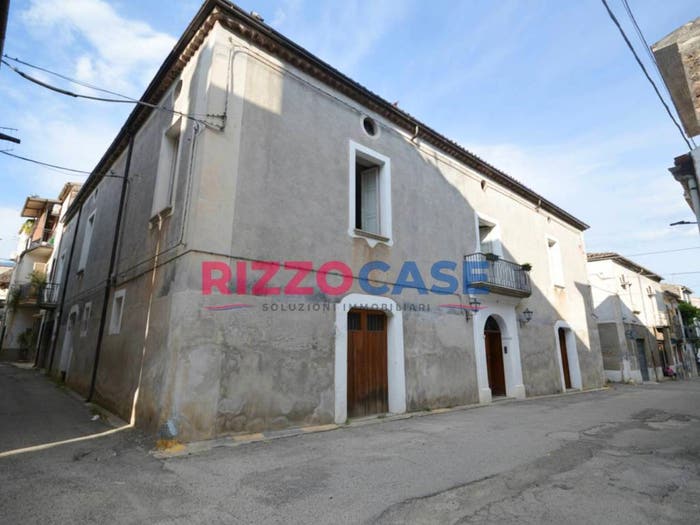 Casa con 6 locali in vendita in Via Francesco Barletta, Centro, Castrovillari
