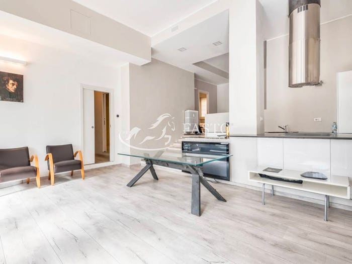 Appartamento trilocale in vendita in Via Alfredo Cappellini, Centrale, Milano