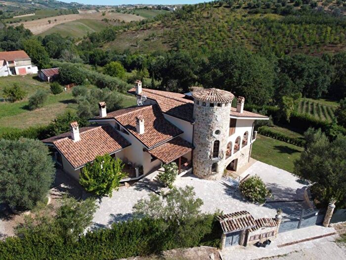 Casa con 6 locali in vendita in San Nicolò A Tordino, Teramo