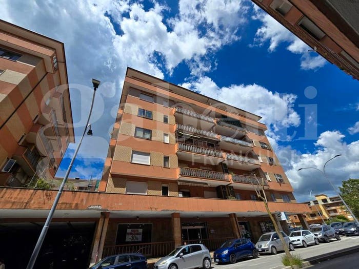 Appartamento quadrilocale in vendita in Via Raffaele Iorio, Centro, Isernia