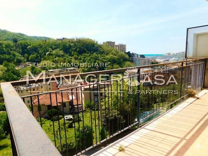 Appartamento trilocale in vendita in Via Sergio Piombelli, Rivarolo, Genova