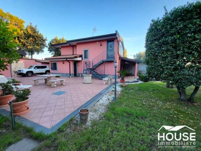 Casa con 5 locali in vendita in Nicolosi