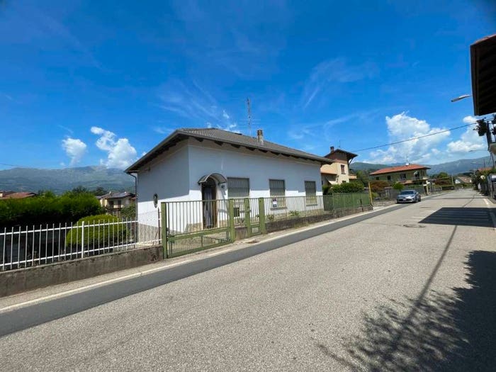 Casa quadrilocale in vendita in Strada Cantone Masserano e Calaria, Vandorno Piazzo Cossila, Biella
