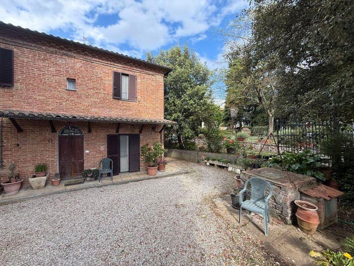 Casa con 6 locali in vendita in via della resistenza, Petrignano, Castiglione del Lago