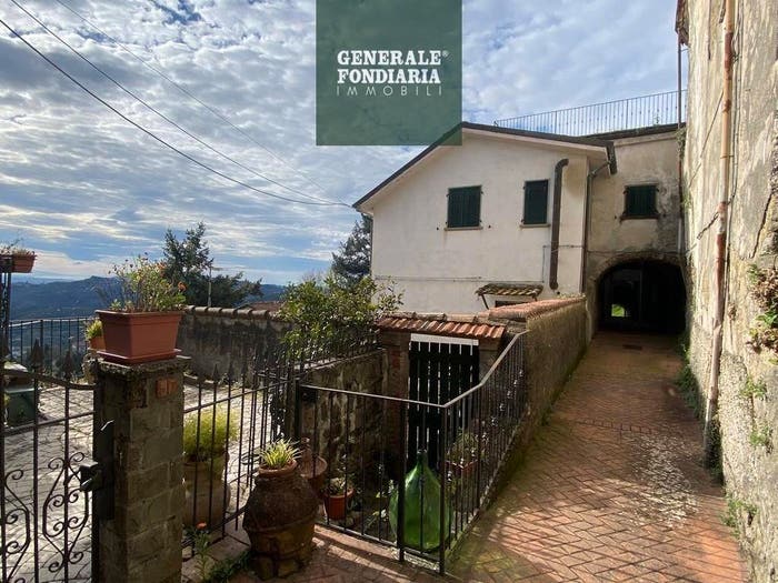 Casa quadrilocale in vendita in Via Villa, Follomonte, Follo