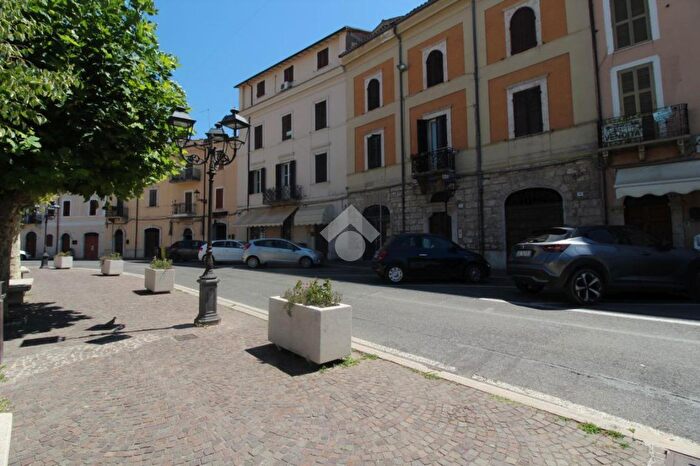 Appartamento quadrilocale in vendita in Viale Umberto, Poggio Moiano