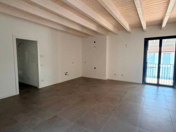 Appartamento quadrilocale in vendita in Via Maggio, Centro, Castrezzato