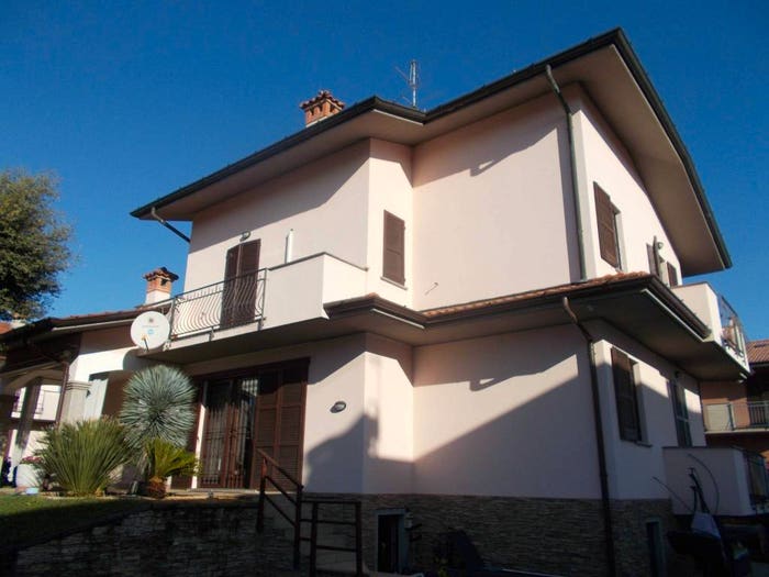 Casa con 6 locali in vendita in Via Gaetano Donizetti, Boltiere