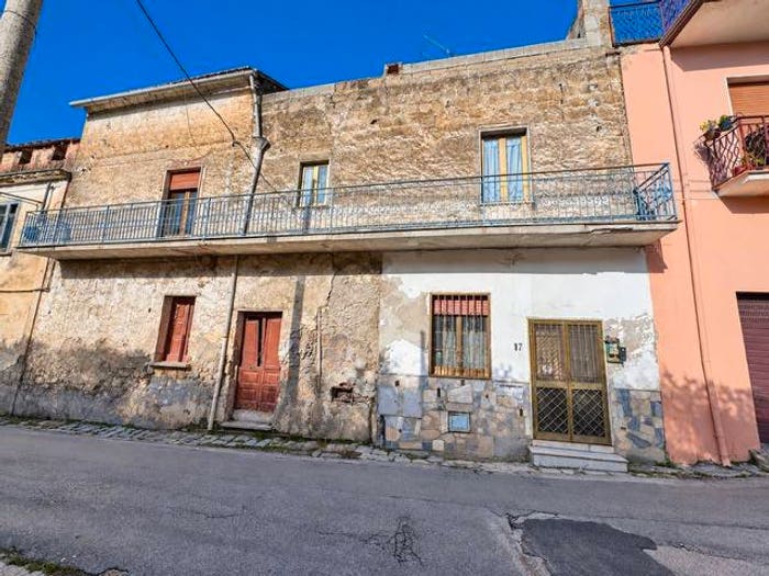 Casa trilocale in vendita in Via Caporale di Lello, Centro, Bellona