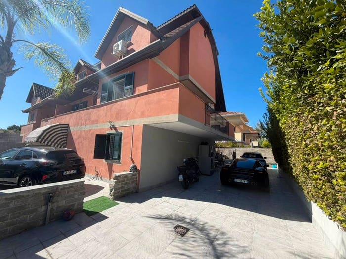 Casa con 6 locali in vendita in Via Ripuaria, Varcaturo, Giugliano in Campania