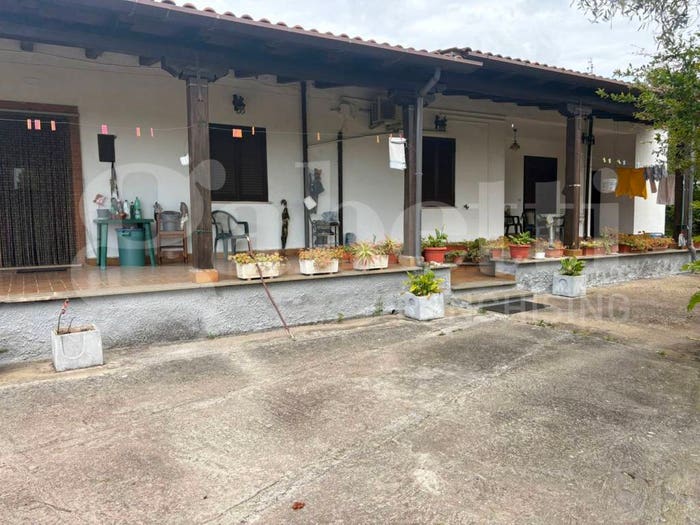 Casa con 5 locali in vendita in Via Mediana, Montarelli Via dei Giardini, Aprilia