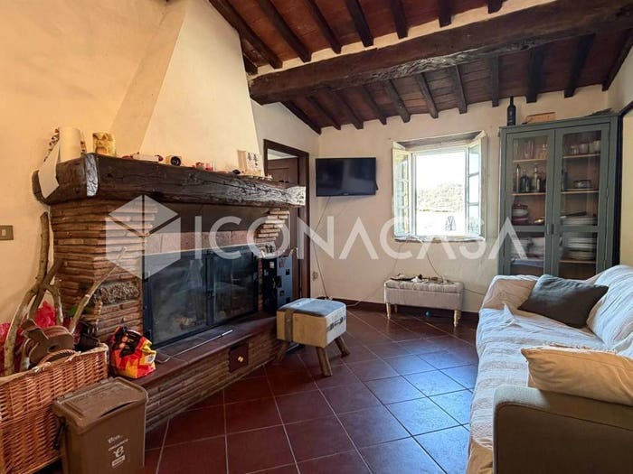 Casa quadrilocale in vendita in Frazione Migliano, Camaiore Paese, Camaiore